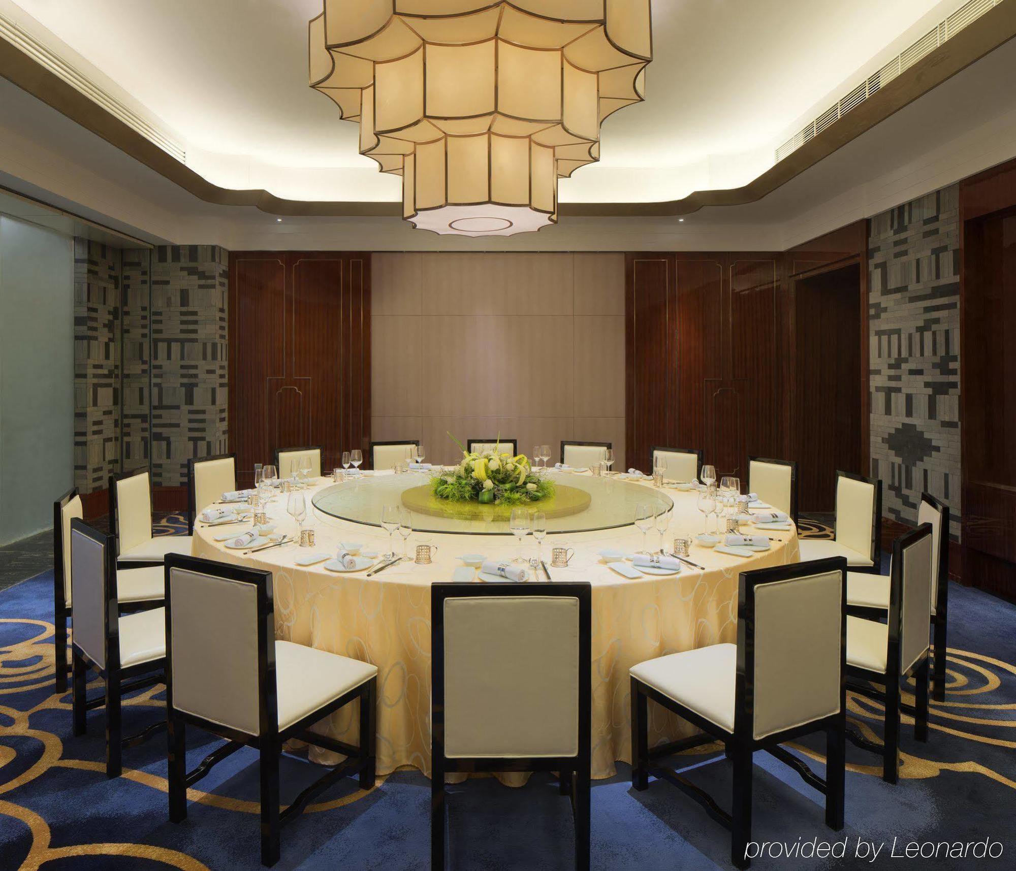 โรงแรม เรดิสัน บลู กาชการ์ คัชการ์ ภายนอก รูปภาพ